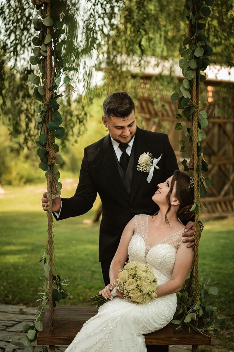 O selecție de imagini care surprind emoția, naturalețea și eleganța fiecărei nunți.