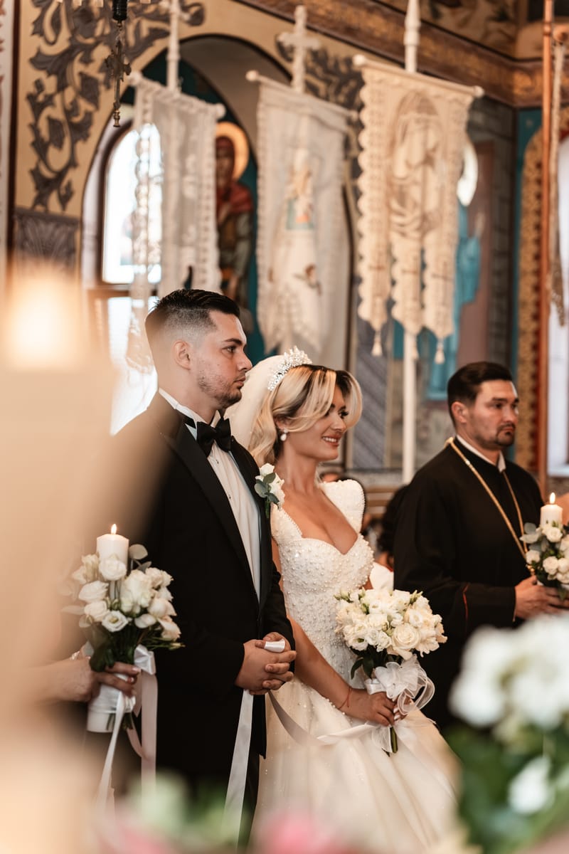 O selecție de imagini care surprind emoția, naturalețea și eleganța fiecărei nunți.