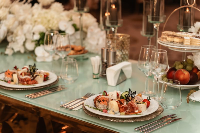 O selecție de imagini care surprind emoția, naturalețea și eleganța fiecărei nunți.