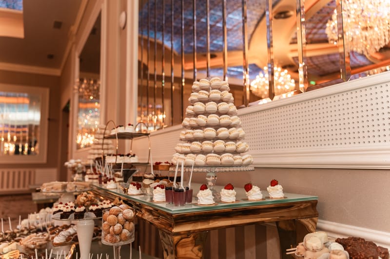 O selecție de imagini care surprind emoția, naturalețea și eleganța fiecărei nunți.