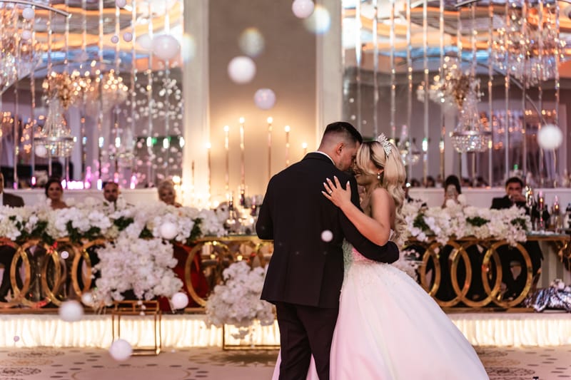 O selecție de imagini care surprind emoția, naturalețea și eleganța fiecărei nunți.