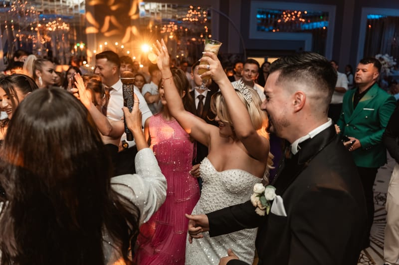 O selecție de imagini care surprind emoția, naturalețea și eleganța fiecărei nunți.