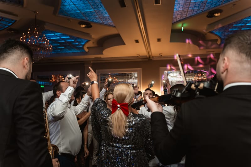 O selecție de imagini care surprind emoția, naturalețea și eleganța fiecărei nunți.