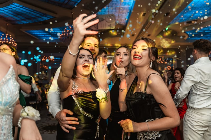 O selecție de imagini care surprind emoția, naturalețea și eleganța fiecărei nunți.