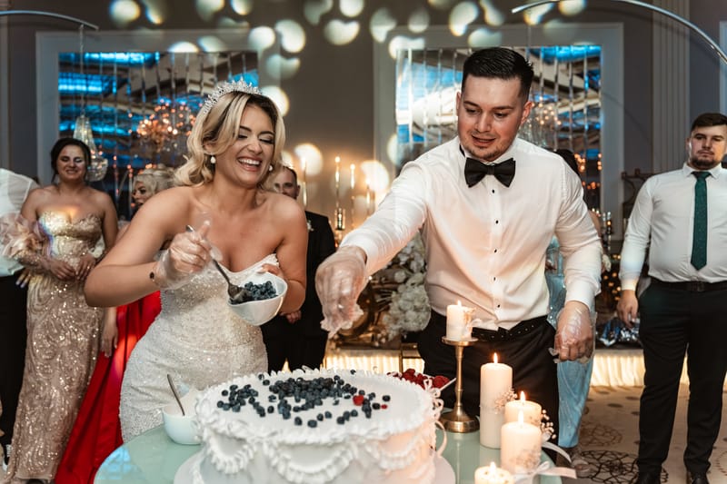 O selecție de imagini care surprind emoția, naturalețea și eleganța fiecărei nunți.