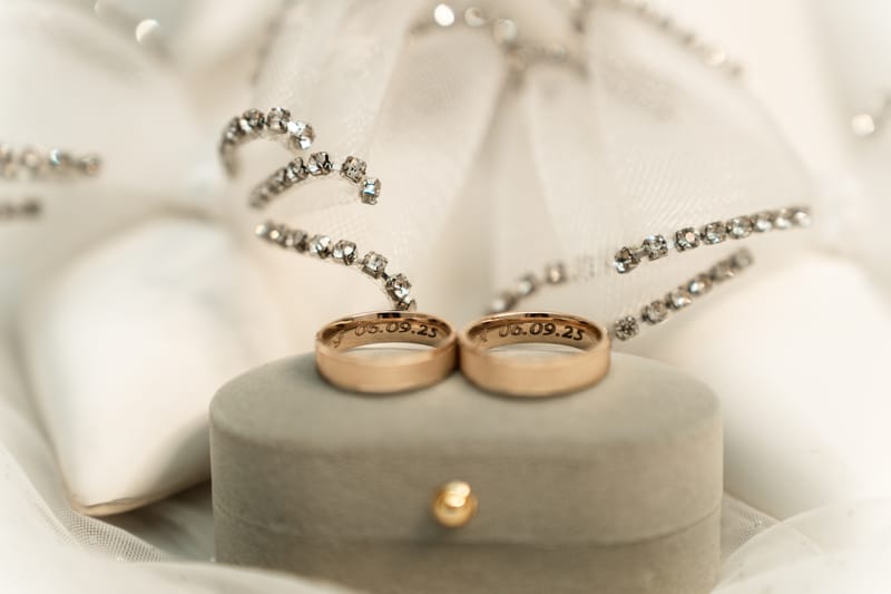 O selecție de imagini care surprind emoția, naturalețea și eleganța fiecărei nunți.