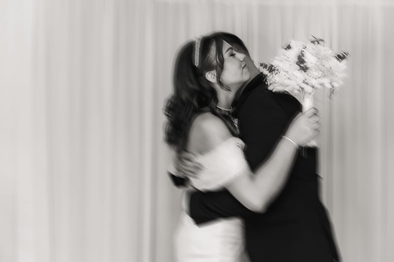 O selecție de imagini care surprind emoția, naturalețea și eleganța fiecărei nunți.