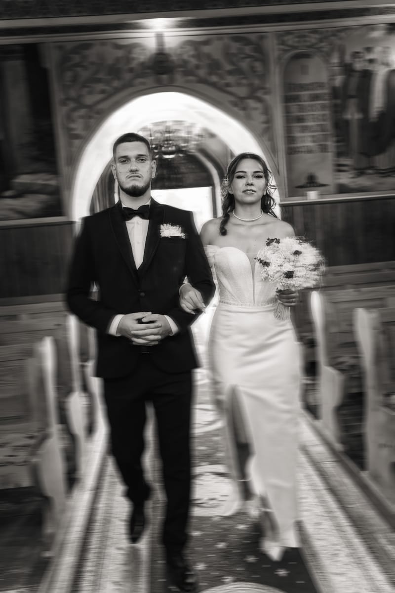 O selecție de imagini care surprind emoția, naturalețea și eleganța fiecărei nunți.