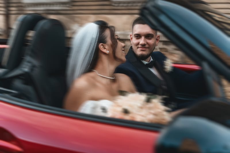 O selecție de imagini care surprind emoția, naturalețea și eleganța fiecărei nunți.