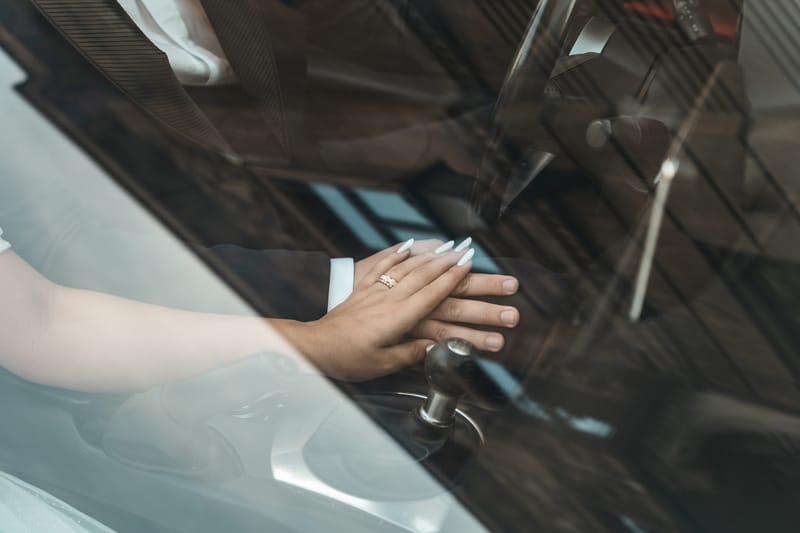 O selecție de imagini care surprind emoția, naturalețea și eleganța fiecărei nunți.