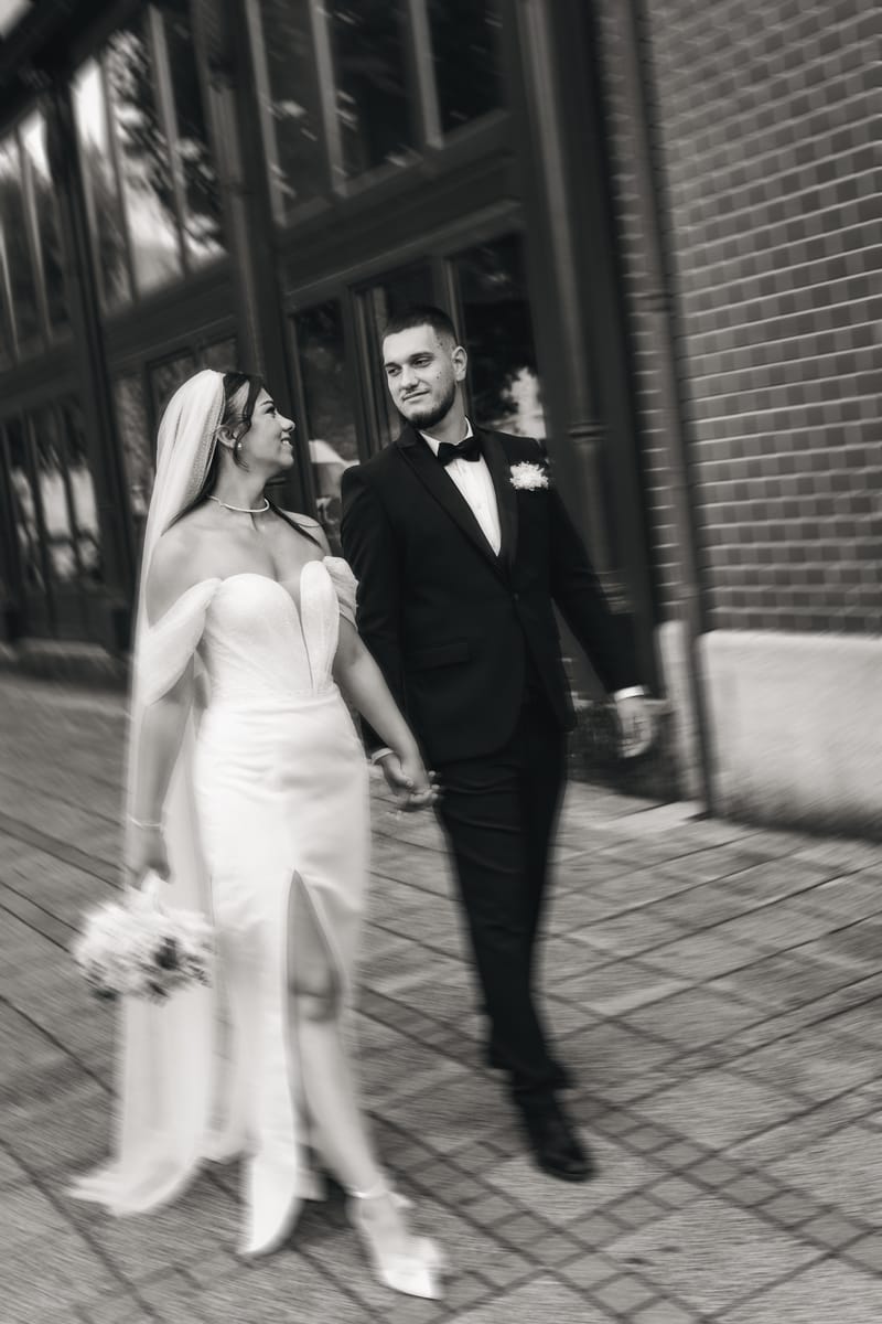 O selecție de imagini care surprind emoția, naturalețea și eleganța fiecărei nunți.