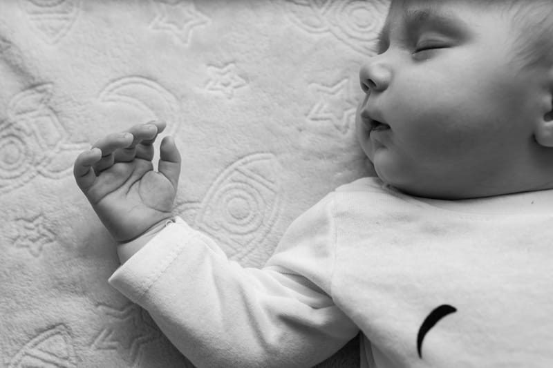 Momente sincere și detalii pline de sensibilitate, surprinse într-o zi specială pentru întreaga familie.