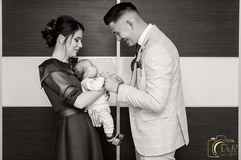 Momente sincere și detalii pline de sensibilitate, surprinse într-o zi specială pentru întreaga familie.