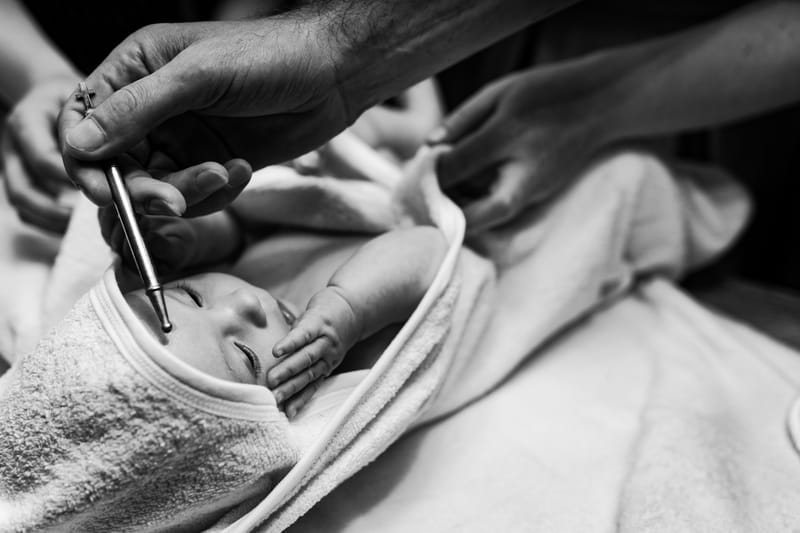 Momente sincere și detalii pline de sensibilitate, surprinse într-o zi specială pentru întreaga familie.