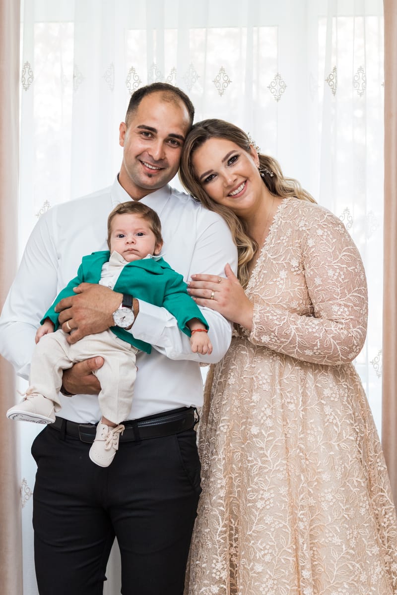 Momente sincere și detalii pline de sensibilitate, surprinse într-o zi specială pentru întreaga familie.