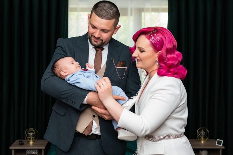 Momente sincere și detalii pline de sensibilitate, surprinse într-o zi specială pentru întreaga familie.