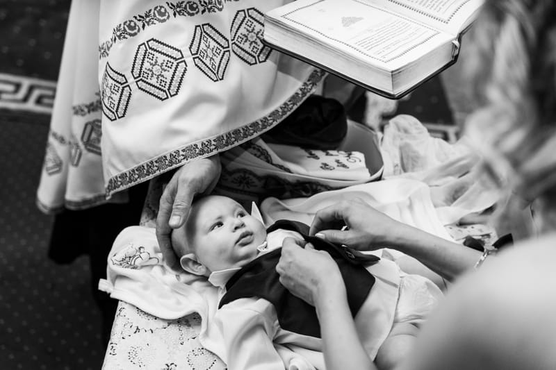 Momente sincere și detalii pline de sensibilitate, surprinse într-o zi specială pentru întreaga familie.