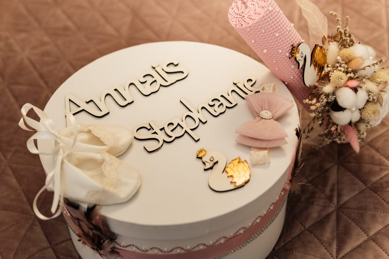 Momente sincere și detalii pline de sensibilitate, surprinse într-o zi specială pentru întreaga familie.