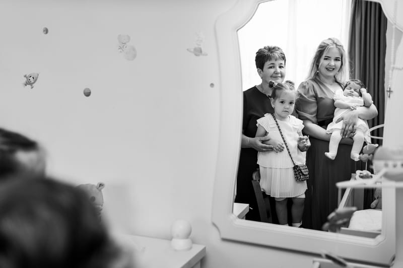 Momente sincere și detalii pline de sensibilitate, surprinse într-o zi specială pentru întreaga familie.