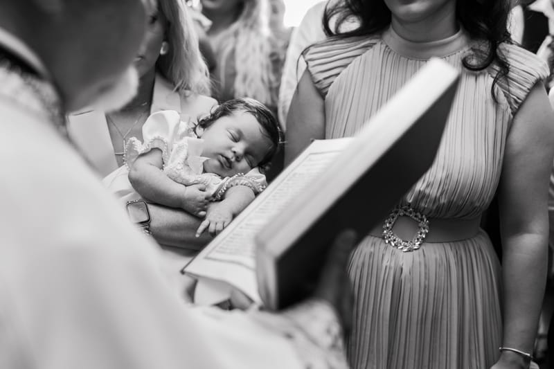 Momente sincere și detalii pline de sensibilitate, surprinse într-o zi specială pentru întreaga familie.