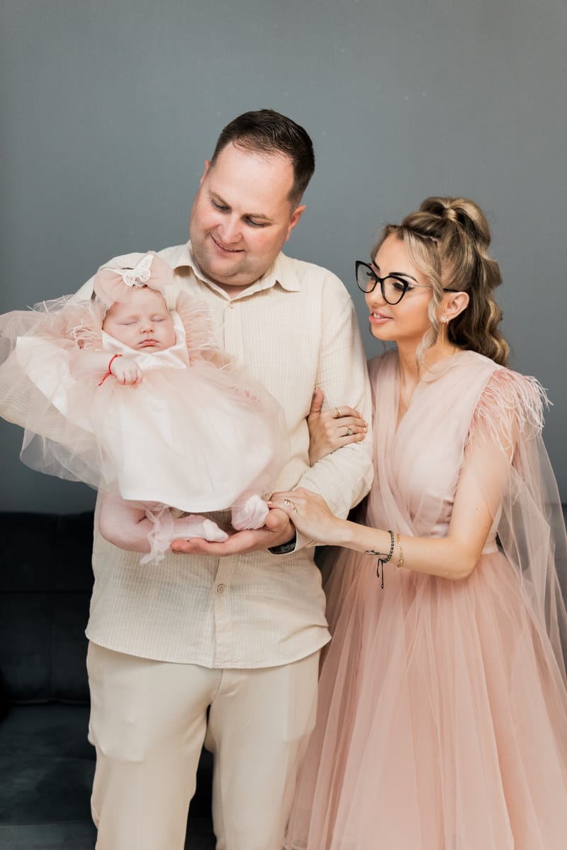 Momente sincere și detalii pline de sensibilitate, surprinse într-o zi specială pentru întreaga familie.