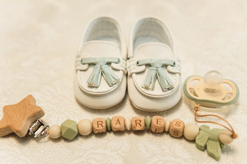 Momente sincere și detalii pline de sensibilitate, surprinse într-o zi specială pentru întreaga familie.