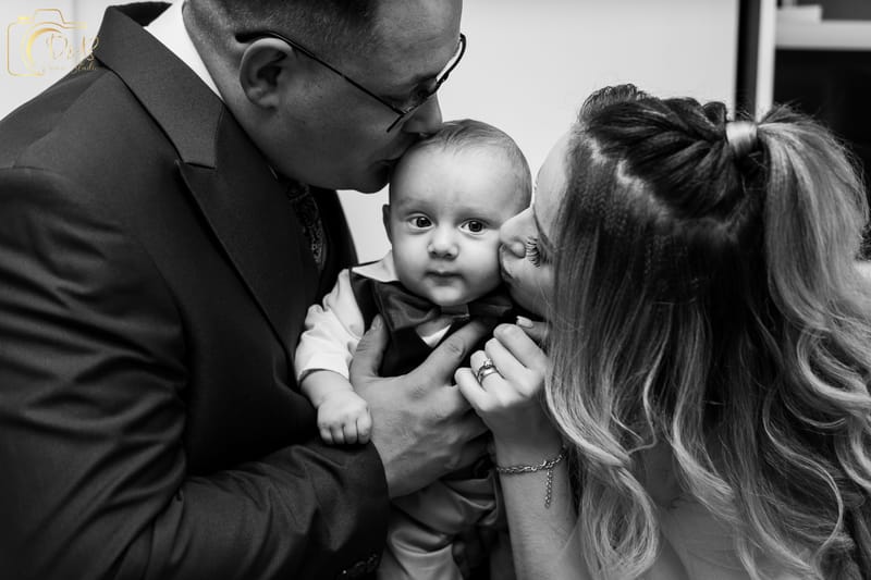 Momente sincere și detalii pline de sensibilitate, surprinse într-o zi specială pentru întreaga familie.