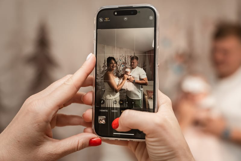 Momente sincere și detalii pline de sensibilitate, surprinse într-o zi specială pentru întreaga familie.