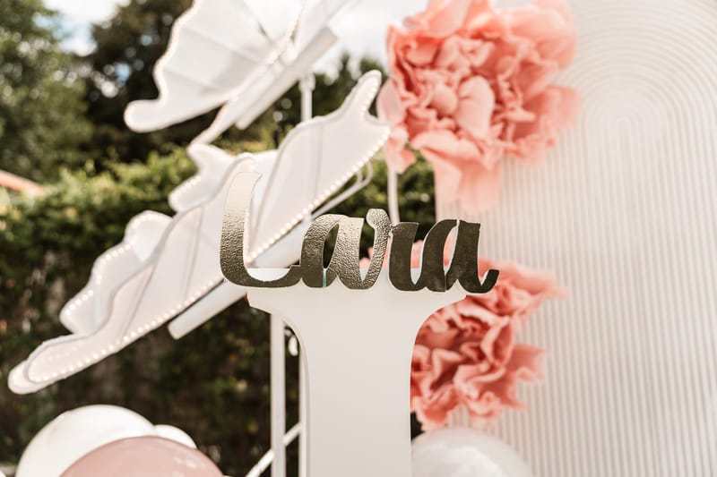 Momente sincere și detalii pline de sensibilitate, surprinse într-o zi specială pentru întreaga familie.