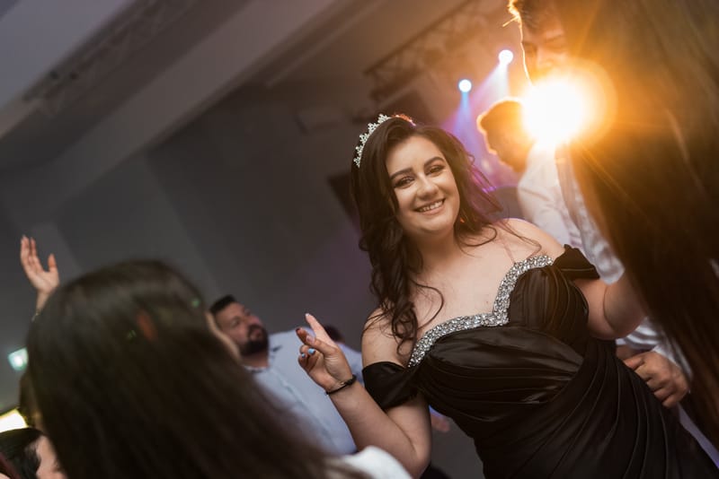 Emoție, energie și momente memorabile dintr-o zi care marchează un nou început.