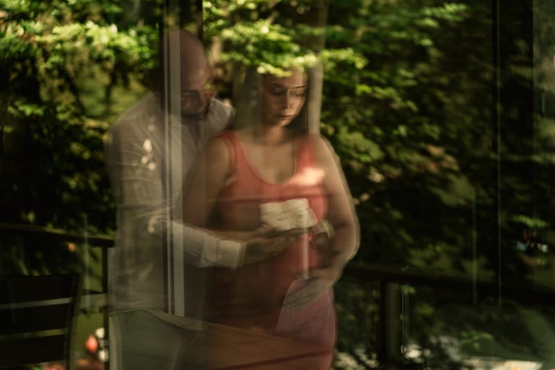 Imagini care surprind frumusețea, emoția și conexiunea unui moment unic din viața unei familii.