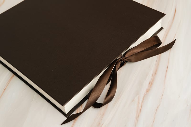 Albume și printuri realizate cu atenție la detalii, calitate și design, pentru amintiri care dăinuiesc.