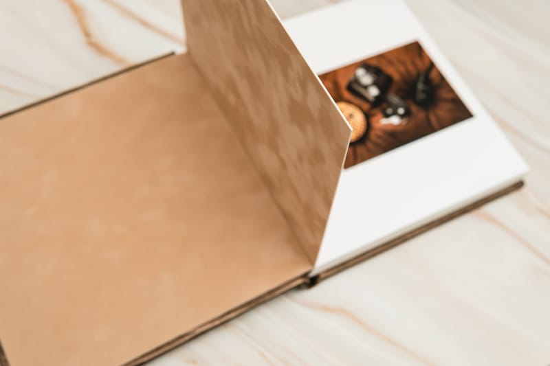 Albume și printuri realizate cu atenție la detalii, calitate și design, pentru amintiri care dăinuiesc.