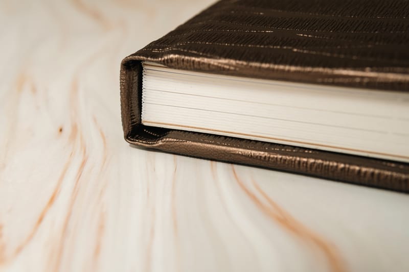 Albume și printuri realizate cu atenție la detalii, calitate și design, pentru amintiri care dăinuiesc.