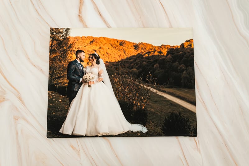 Albume și printuri realizate cu atenție la detalii, calitate și design, pentru amintiri care dăinuiesc.