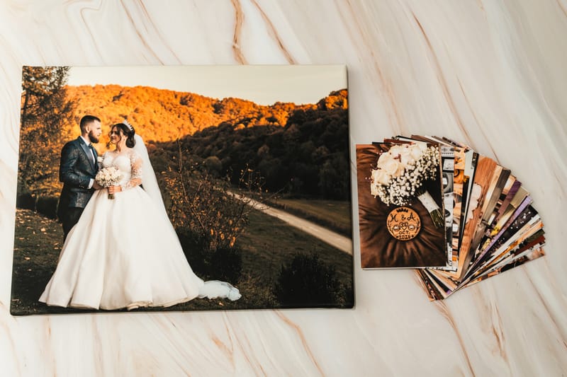 Albume și printuri realizate cu atenție la detalii, calitate și design, pentru amintiri care dăinuiesc.