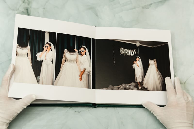 Albume și printuri realizate cu atenție la detalii, calitate și design, pentru amintiri care dăinuiesc.