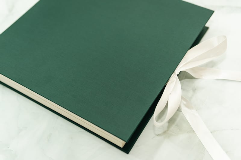 Albume și printuri realizate cu atenție la detalii, calitate și design, pentru amintiri care dăinuiesc.