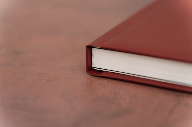 Albume și printuri realizate cu atenție la detalii, calitate și design, pentru amintiri care dăinuiesc.