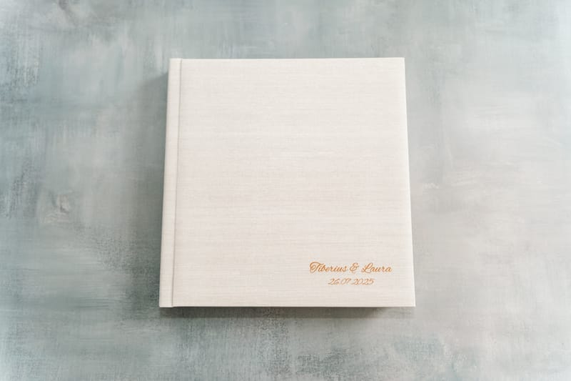 Albume și printuri realizate cu atenție la detalii, calitate și design, pentru amintiri care dăinuiesc.