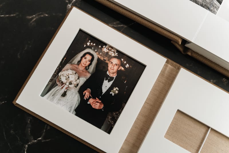 Albume și printuri realizate cu atenție la detalii, calitate și design, pentru amintiri care dăinuiesc.