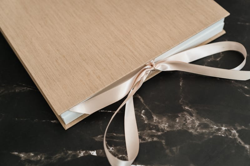 Albume și printuri realizate cu atenție la detalii, calitate și design, pentru amintiri care dăinuiesc.