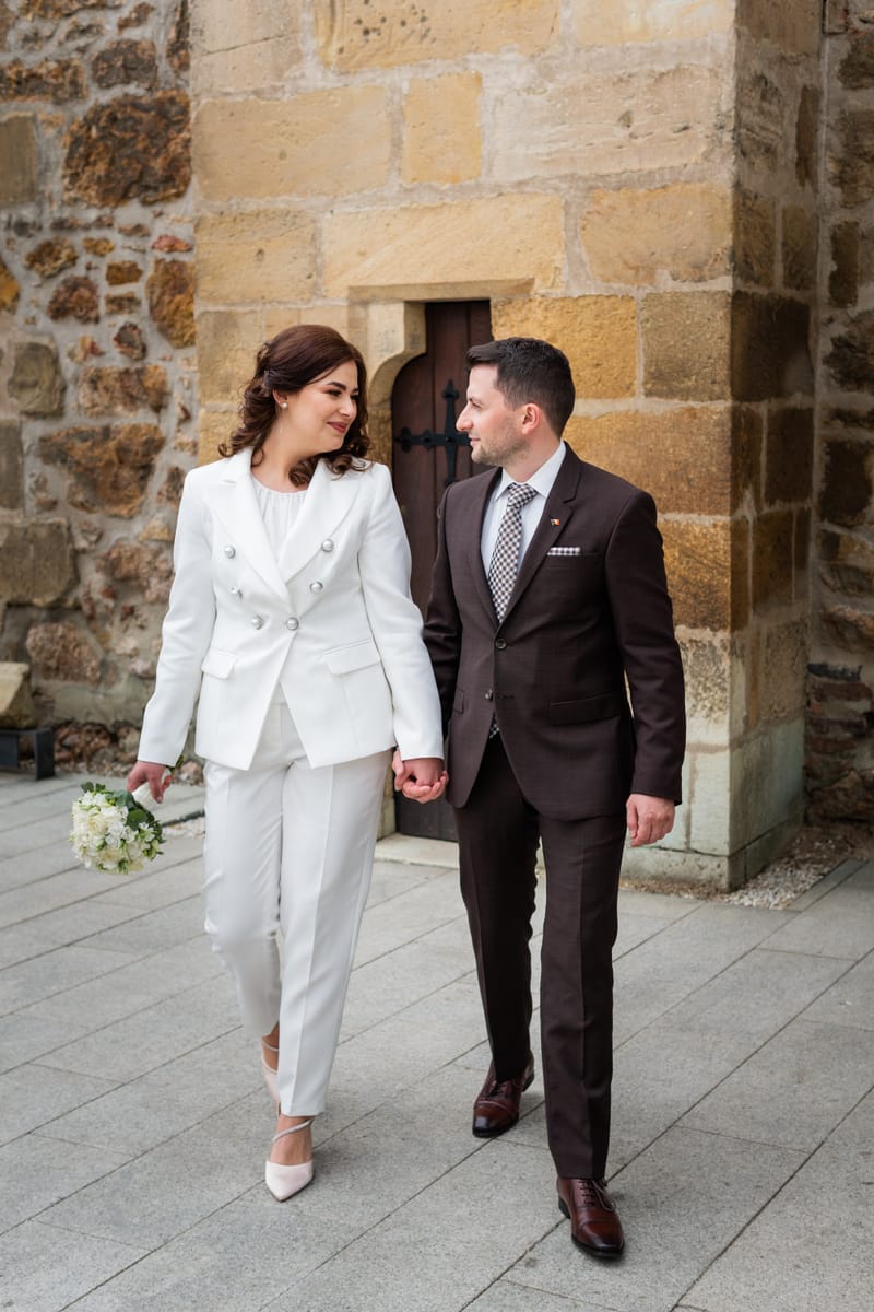 Momente sincere și emoționante care marchează începutul unei vieți împreună.