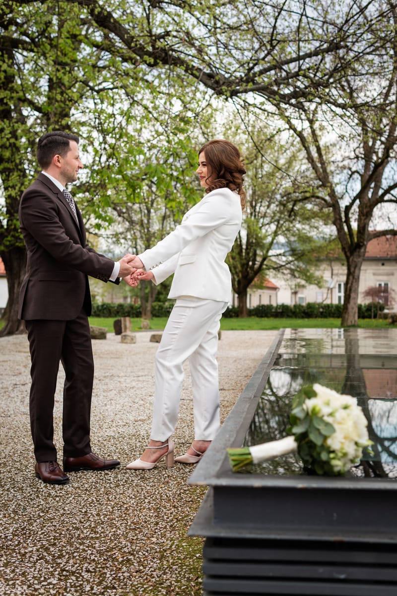 Momente sincere și emoționante care marchează începutul unei vieți împreună.