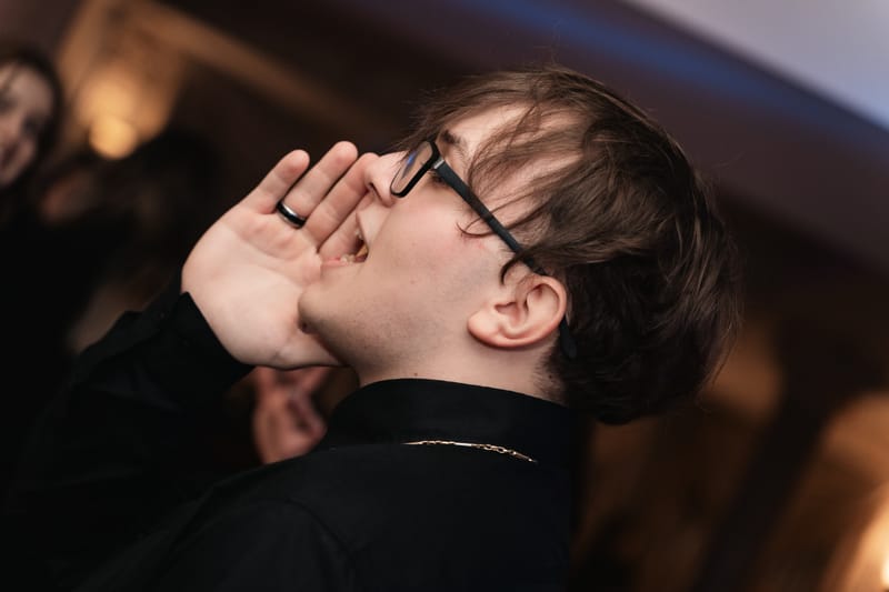 Emoție, energie și momente memorabile dintr-o zi care marchează un nou început.