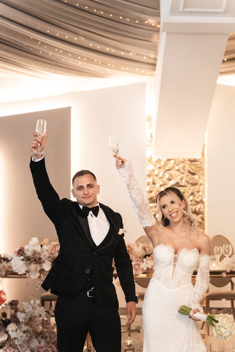 O selecție de imagini care surprind emoția, naturalețea și eleganța fiecărei nunți.