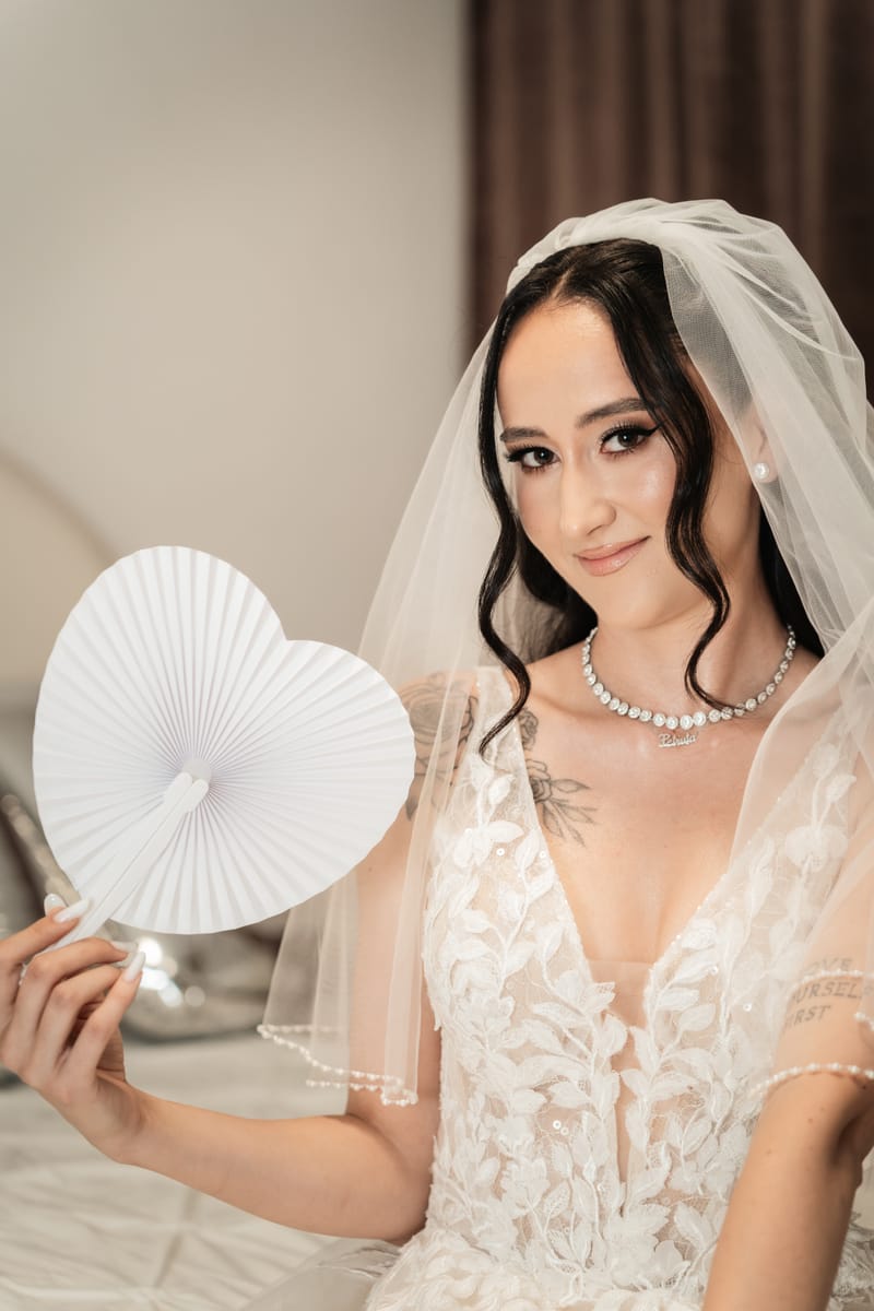 O selecție de imagini care surprind emoția, naturalețea și eleganța fiecărei nunți.