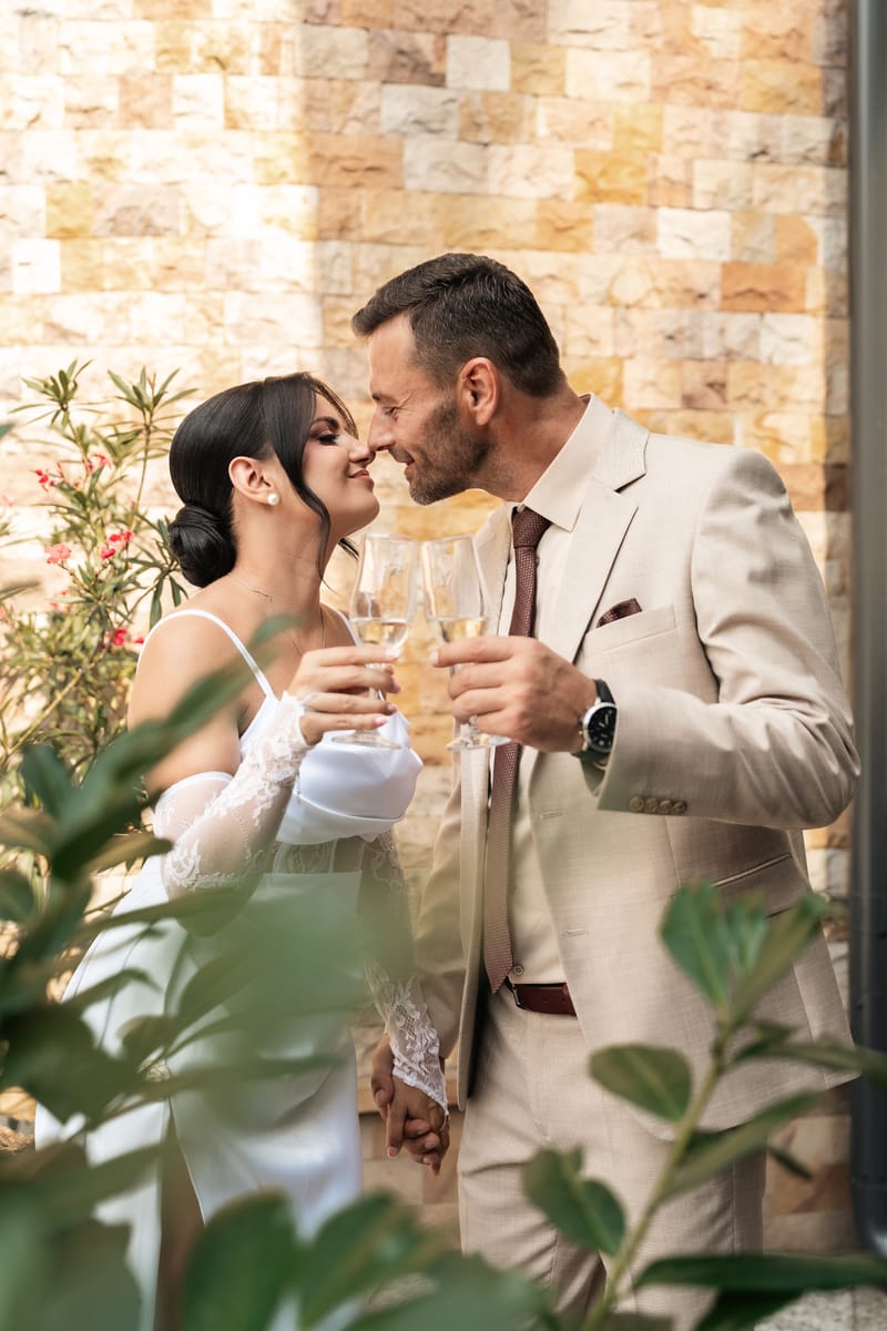 Momente sincere și emoționante care marchează începutul unei vieți împreună.