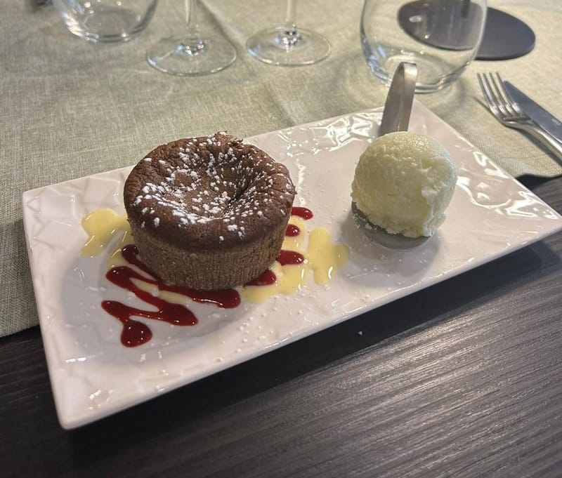 Mi-cuit au chocolat et sa boule de sorbet