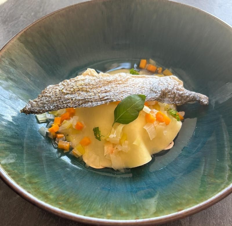 Filet de daurade royale façon raviole aux petits légumes